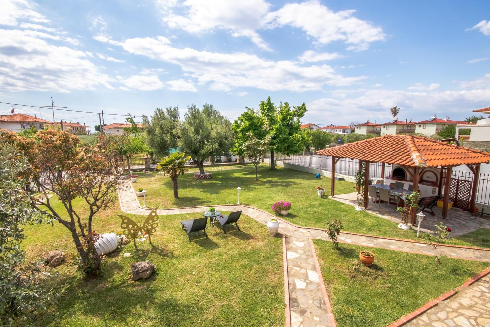 Private 6-Bdrm Villa With Garden 150M To Beach ปาราดิซอส ภายนอก รูปภาพ
