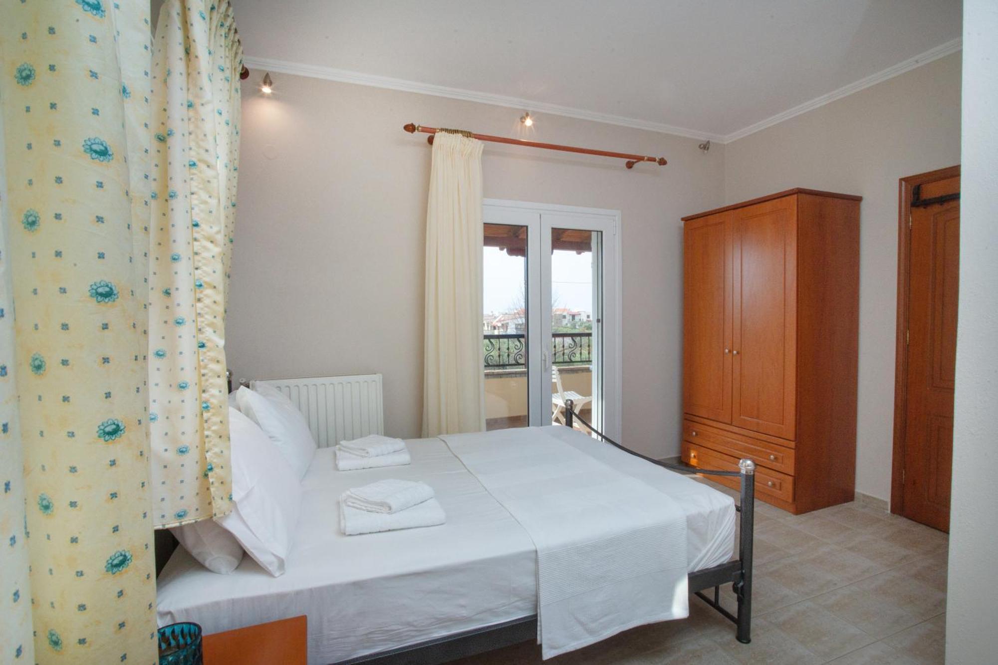Private 6-Bdrm Villa With Garden 150M To Beach ปาราดิซอส ภายนอก รูปภาพ